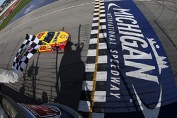 Joey Logano, Team Penske Ford si prende la vittoria