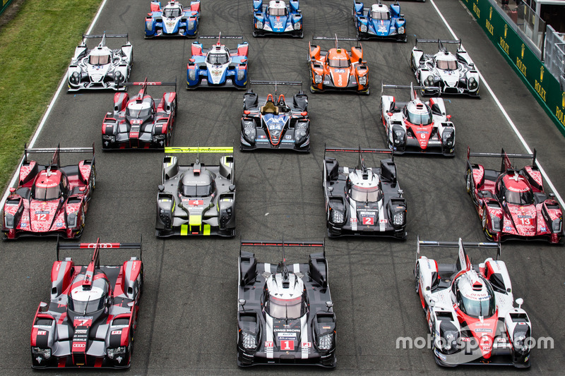 La sesión de fotos tradicional de los autos de Le Mans