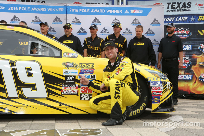 Polesitter Carl Edwards, Joe Gibbs Racing Toyota