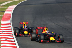 Daniel Ricciardo, Red Bull Racing RB12; Max Verstappen, Red Bull Racing RB12