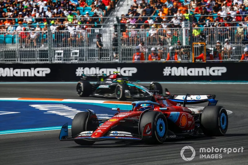 Charles Leclerc, Ferrari SF-24, Lewis Hamilton, Mercedes F1 W15