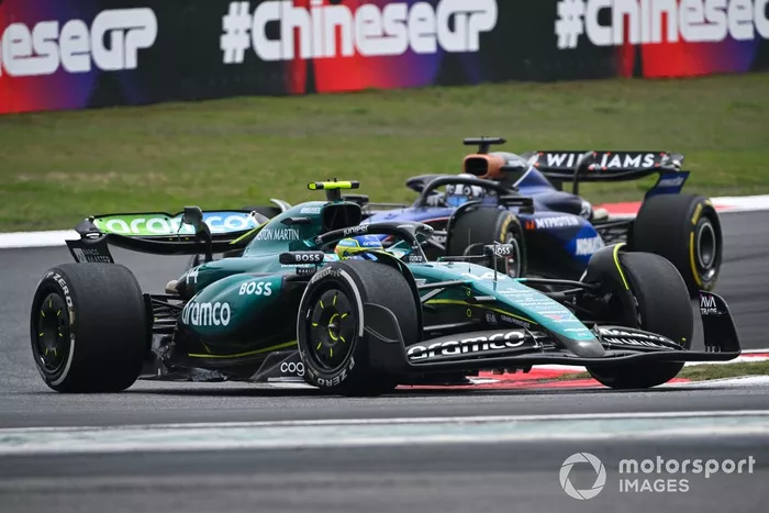 Fernando Alonso, Aston Martin AMR24, Alex Albon, Williams FW46