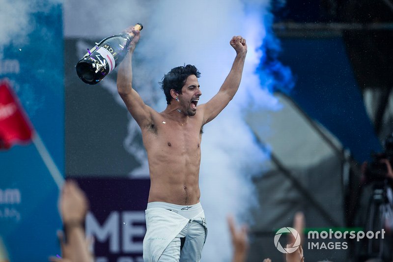 Ganador de la carrera Lucas Di Grassi, Audi Sport ABT Schaeffler celebra en el podio