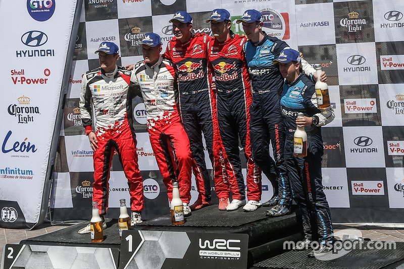 I vincitori della gara Sébastien Ogier, Julien Ingrassia, Citroën World Rally Team, al secondo posto Ott Tänak, Martin Järveoja, Toyota Racing, al terzo posto Elfyn Evans, Scott Martin, M-Sport Ford