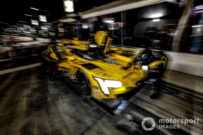 #84 JDC-Miller Motorsports Cadillac DPi, DPi: Simon Trummer, Stephen Simpson, Chris Miller, Juan Piedrahita, pit stop