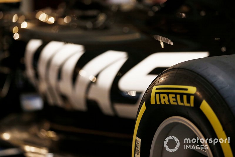 Pirelli Branding en la nueva decoración de Haas 2019