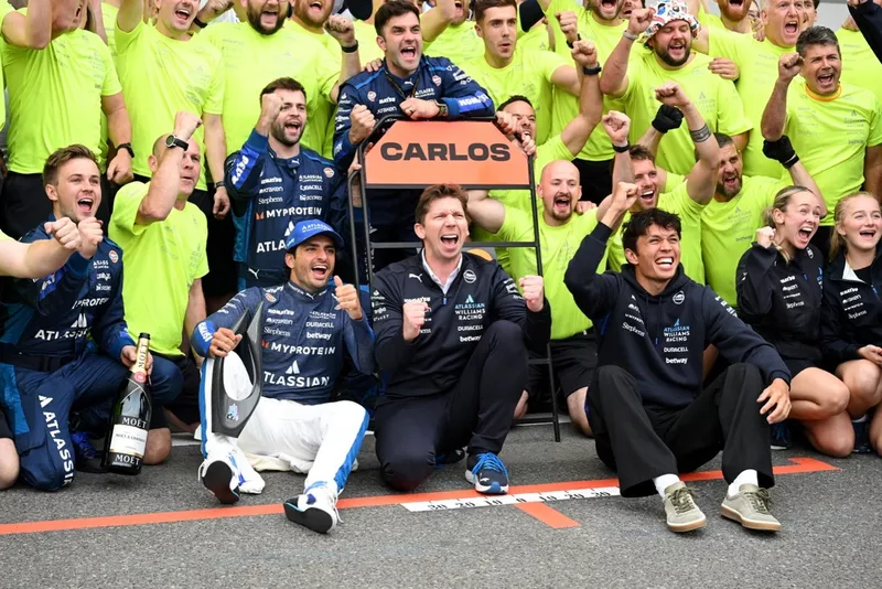 Carlos Sainz, Williams, Alexander Albon, Williams, James Vowles, Team Principal, Williams