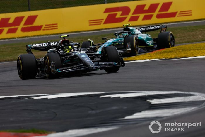 Lewis Hamilton, Mercedes F1 W14, Fernando Alonso, Aston Martin AMR23
