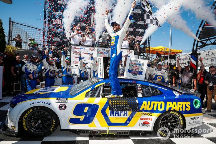 Ganador de la carrera Chase Elliott, Hendrick Motorsports, NAPA Auto Parts Chevrolet Camaro