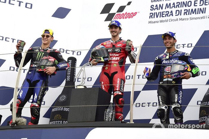 Podio: ganador Francesco Bagnaia, Ducati Team, segundo lugar Fabio Quartararo, Yamaha Factory Racing, tercer lugar Enea Bastianini, Esponsorama Racing