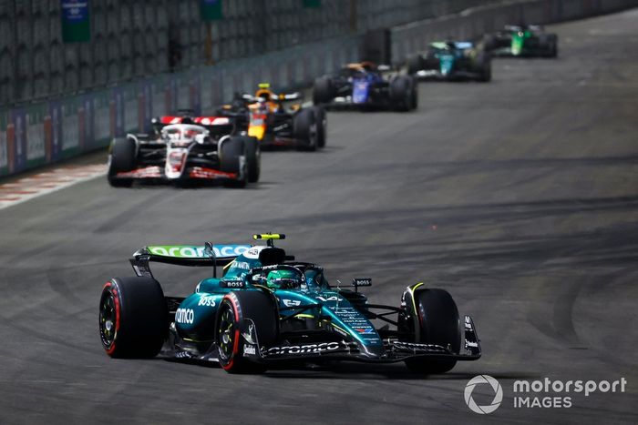 Fernando Alonso, Aston Martin AMR24, Kevin Magnussen, Haas VF-24, Sergio Pérez, Red Bull Racing RB20