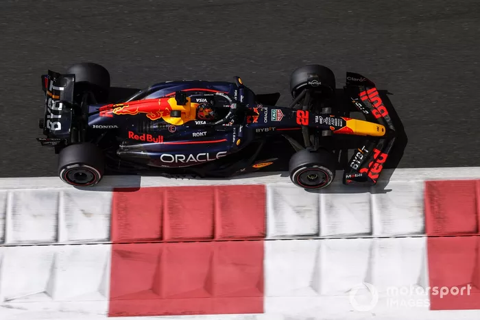 角田裕毅、レッドブルのマシンでテスト開始！ カーナンバー22のRB20が出陣