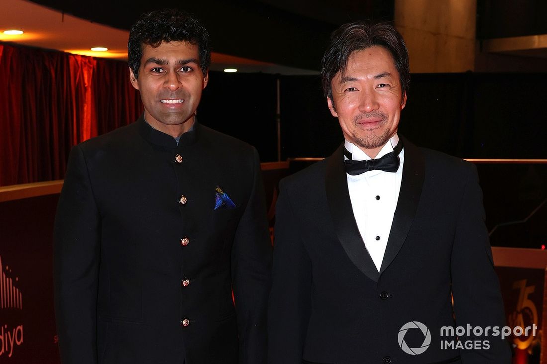 Karun Chandhok i Ayao Komatsu, dyrektor zespołu, Haas F1 Team