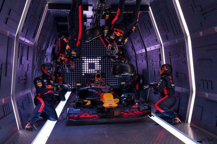 Red Bull Zero-G pitstop
