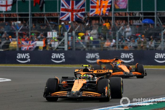Lando Norris, McLaren MCL38, Oscar Piastri