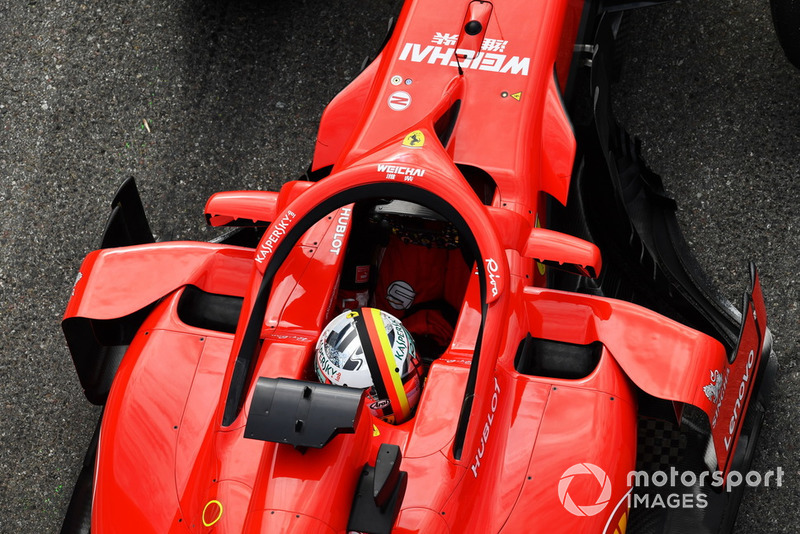 В Ferrari медленно думают и опаздывают отправить на финальную попытку в третьей тренировке обоих пилотов. Сначала Феттеля...