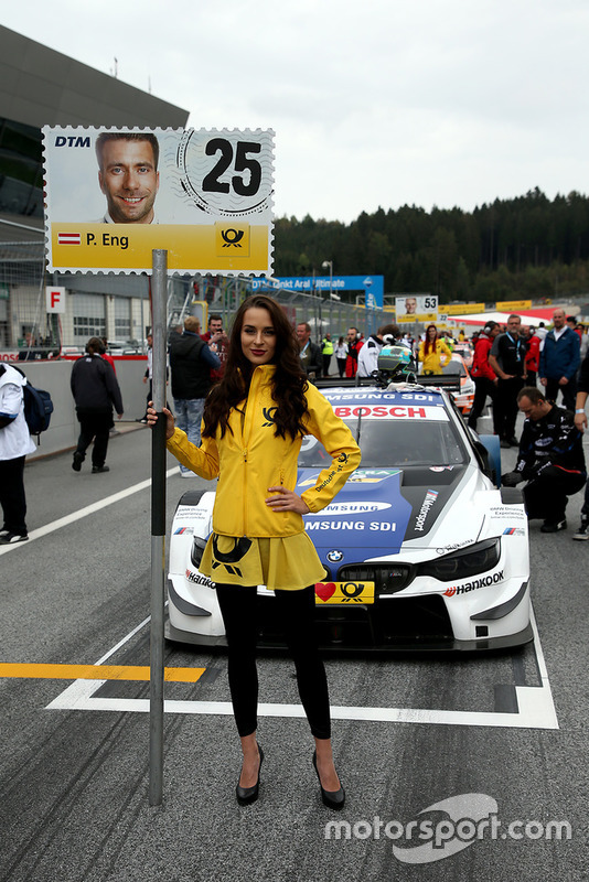 La grid girl di Philipp Eng, BMW Team RBM