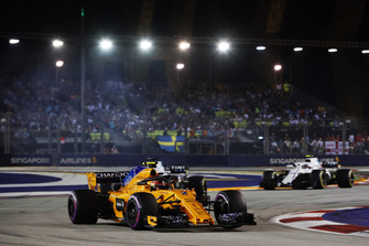 Stoffel Vandoorne, McLaren MCL33, Lance Stroll, Williams FW41, Sergey Sirotkin, Williams FW41