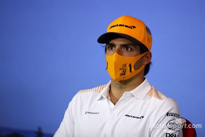 Carlos Sainz Jr., McLaren en la conferencia de prensa