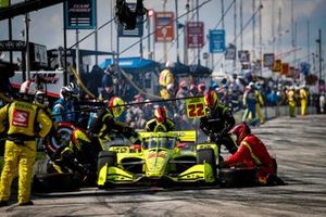 Симон Пажено, Team Penske Chevrolet, на пит-стопе