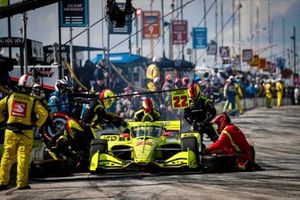 Simon Pagenaud, Team Penske Chevrolet, pit stop