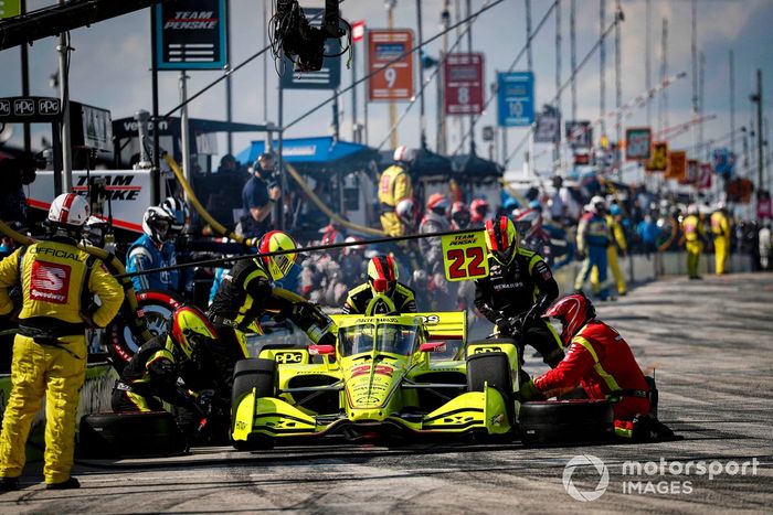 Simon Pagenaud, Team Penske Chevrolet, pit stop