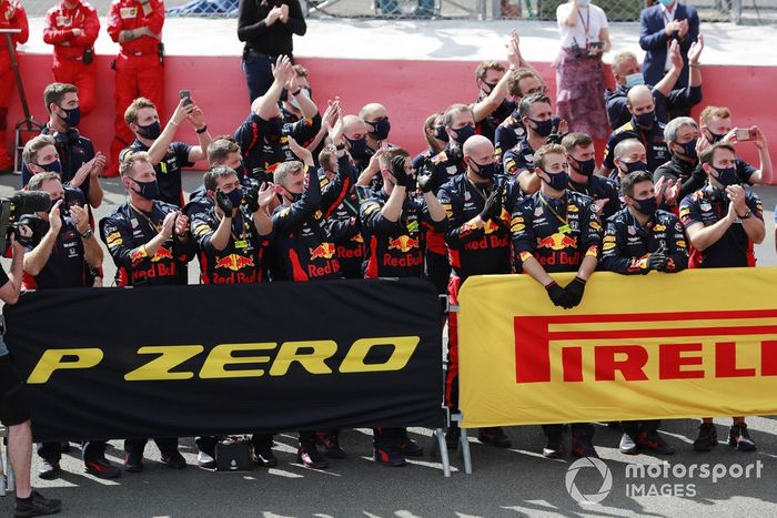 El equipo Red Bull celebra el segundo lugar para Max Verstappen, Red Bull Racing