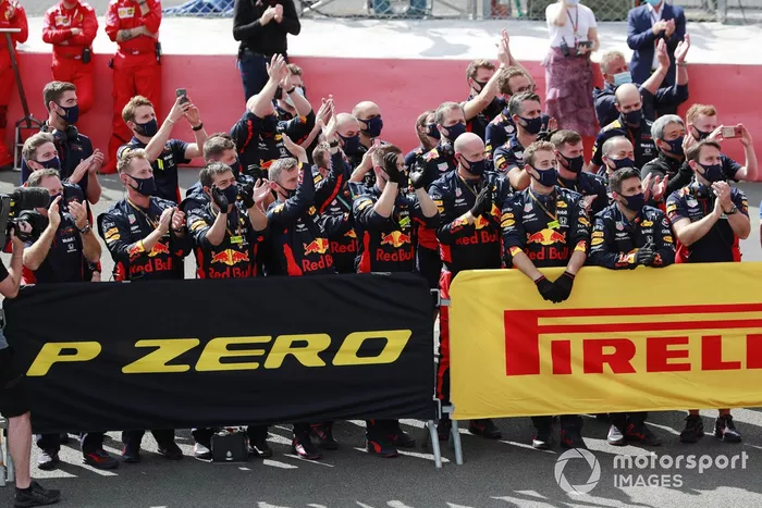 El equipo Red Bull celebra el segundo lugar para Max Verstappen, Red Bull Racing