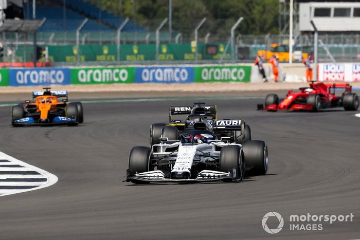 Daniil Kvyat, AlphaTauri AT01, Daniel Ricciardo, Renault F1 Team R.S.20, Carlos Sainz Jr., McLaren MCL35