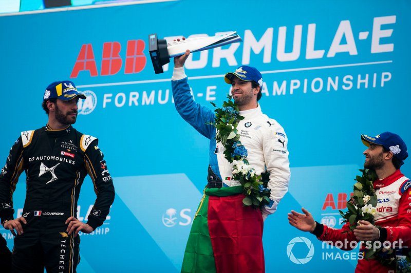 Il vincitore Antonio Felix da Costa, BMW I Andretti Motorsports con il secondo classificato Jean-Eric Vergne, DS TECHEETAH, e il terzo classificato Jérôme d'Ambrosio, Mahindra Racing