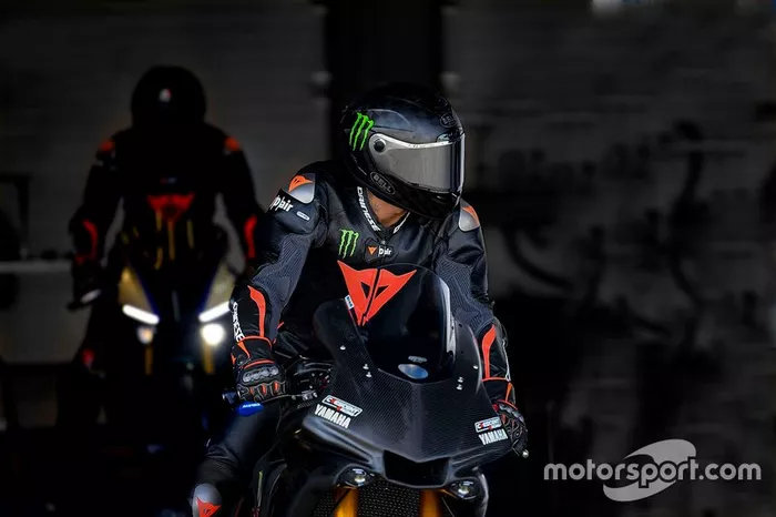 Lewis Hamilton teste la Yamaha Superbike
