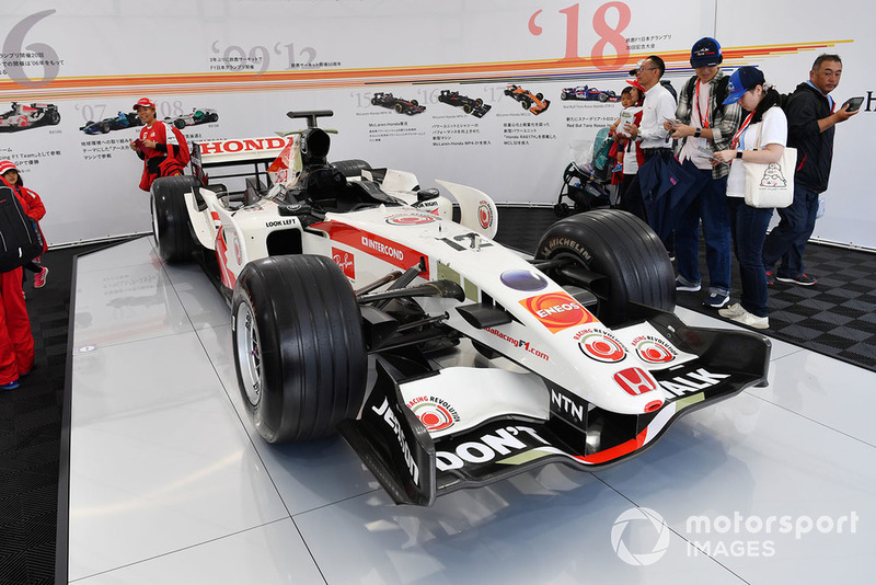 Автомобиль BAR Honda 006