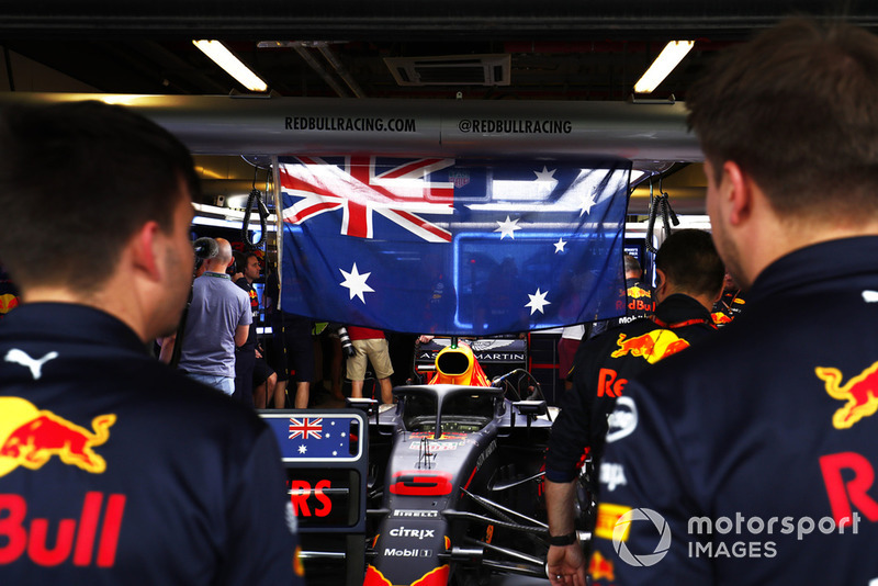 Suasana garasi Daniel Ricciardo, Red Bull Racing