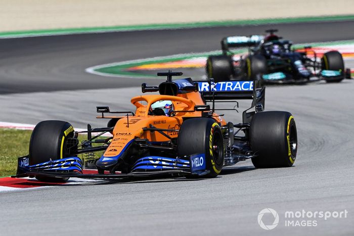 Daniel Ricciardo, McLaren MCL35M, Lewis Hamilton, Mercedes W12