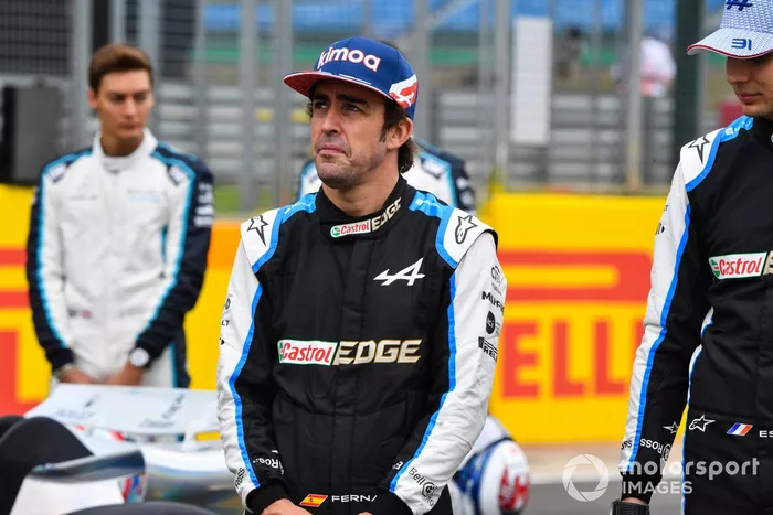 Fernando Alonso, Alpine F1, Esteban Ocon, Alpine F1 en el evento de lanzamiento del coche de Fórmula 1 de 2022 en la parrilla de Silverstone
