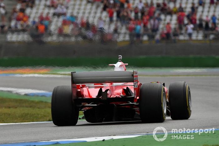 Mick Schumacher conduce el Ferrari F2004