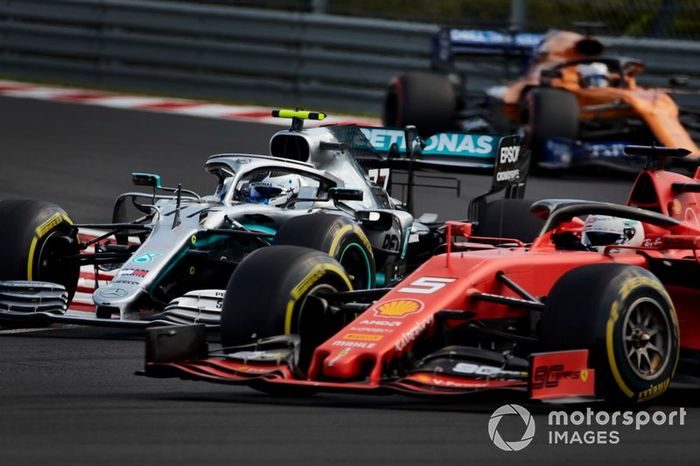 Sebastian Vettel, Ferrari SF90, Valtteri Bottas, Mercedes AMG W10 y Carlos Sainz Jr., McLaren MCL34