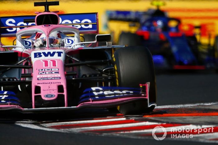 Sergio Pérez, Racing Point RP19, lidera Alexander Albon, Toro Rosso STR14