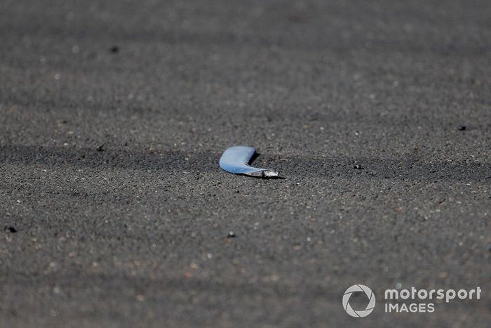 Escombros del coche de Lewis Hamilton, Mercedes AMG F1 W10 