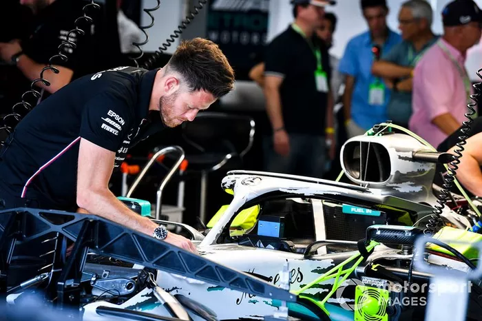Mercedes com pintura especial pelos 125 anos no esporte a motor