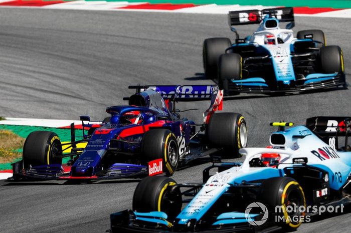Robert Kubica, Williams FW42, Daniil Kvyat, Toro Rosso STR14, y George Russell, Williams Racing FW42