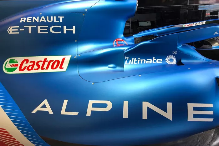 Detalle de la carrocería del Alpine A521