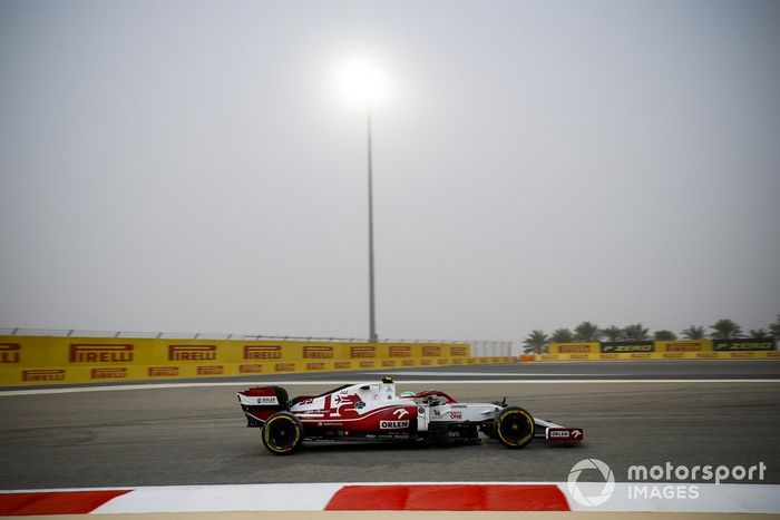 Lateral: Alfa Romeo Racing C41 