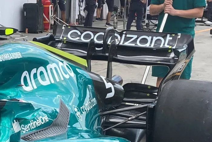Alerón trasero del Aston Martin AMR22