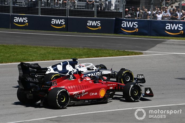 Pierre Gasly, AlphaTauri AT03, lucha con Charles Leclerc, Ferrari F1-75