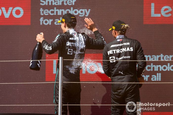 Podio: segundo lugar Lewis Hamilton, Mercedes-AMG, tercer lugar George Russell, Mercedes-AMG 