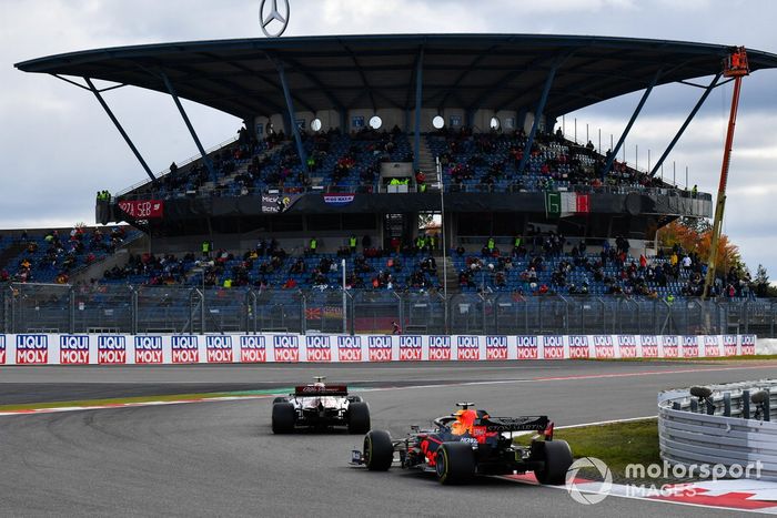 Antonio Giovinazzi, Alfa Romeo Racing C39, Max Verstappen, Red Bull Racing RB16