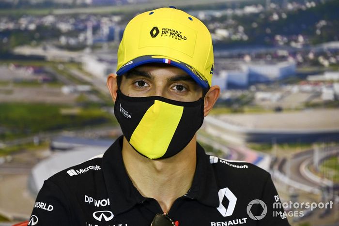 Esteban Ocon, Renault F1 en la conferenci de prensa