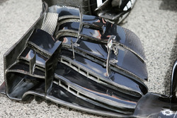 McLaren MP4-31 front wing detail