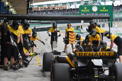 Nico Hulkenberg, Renault Sport F1 Team RS17 au stand